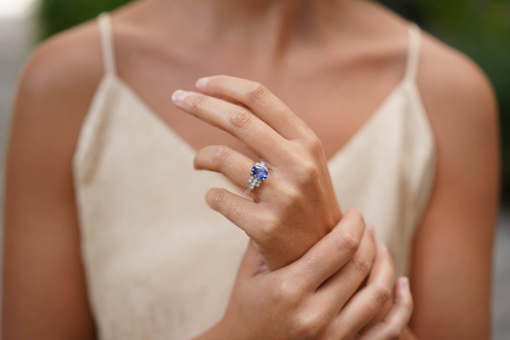 Bague saphir de Ceylan et diamants en or blanc 18k