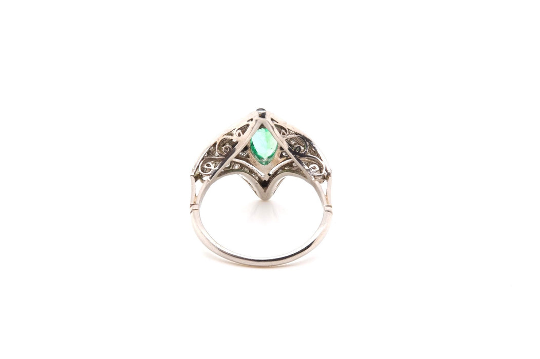 Bague Art Déco Platine Emeraude Saphirs Diamants