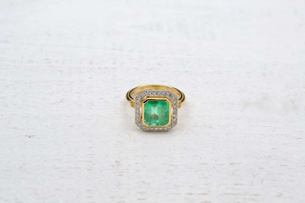 Bague hexagonale Or jaune Platine Emeraude Diamants