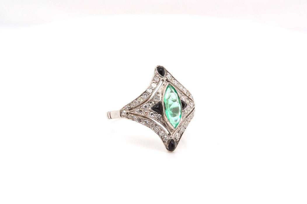 Bague Art Déco Platine Emeraude Saphirs Diamants