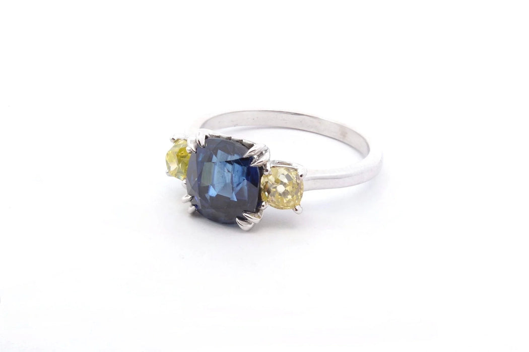 Bague Platine Saphir Diamants jaunes