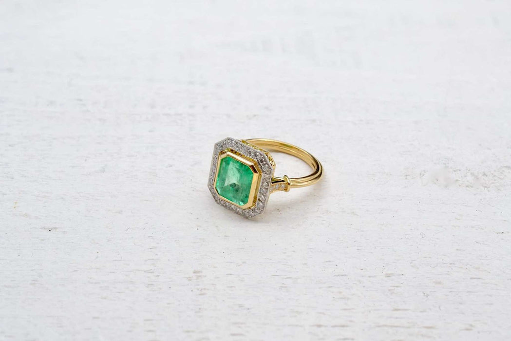 Bague hexagonale Or jaune Platine Emeraude Diamants
