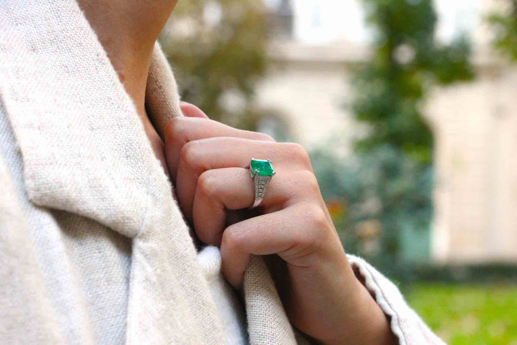 Bague Art Déco Platine Emeraude Diamants
