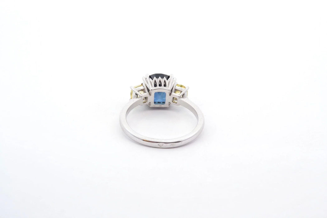 Bague Platine Saphir Diamants jaunes
