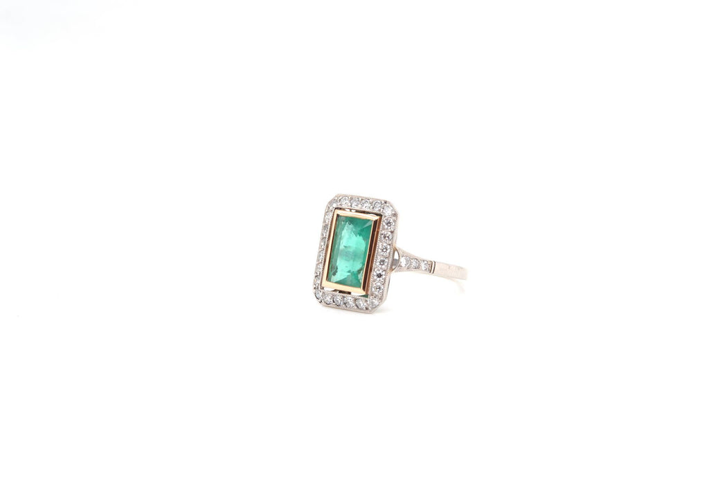 Bague rectangle Or jaune Platine Emeraude Diamants