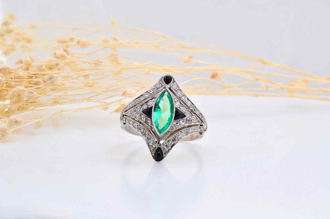Bague Art Déco Platine Emeraude Saphirs Diamants